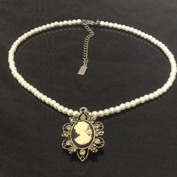 Vtg.15”W/3”FreshwaterCultured White Pearl&CameoPdt - Picture 13 of 14